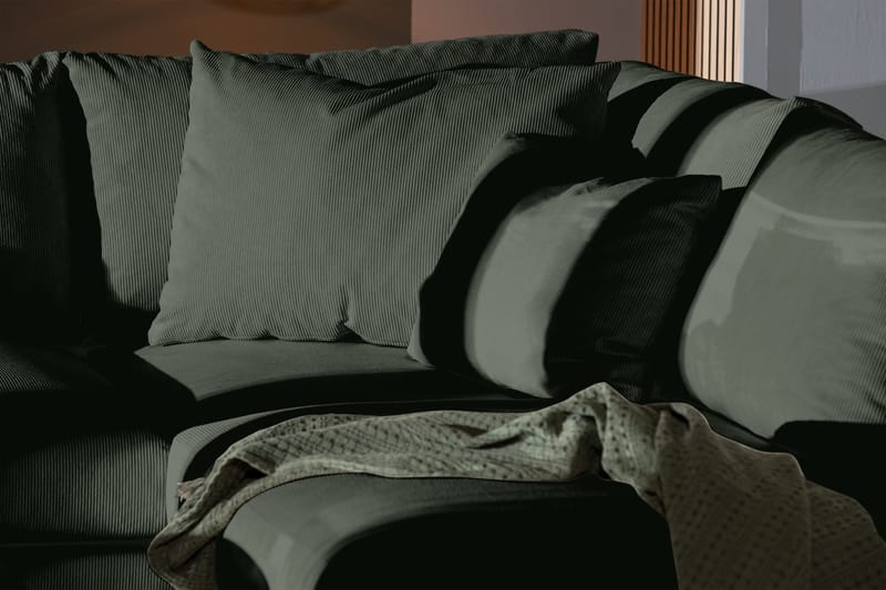 Menard 4-sits Högervänd L-formad Djup Schäslongsoffa i Manchester - Grön - Möbler - Soffa - Divansoffa & schäslongsoffa - 4 sits soffa med divan