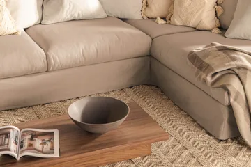 Menard 4-sits Högervänd L-formad Djup Schäslongsoffa i Tyg - Beige - Möbler - Soffa - Divansoffa & schäslongsoffa - 4 sits soffa med divan