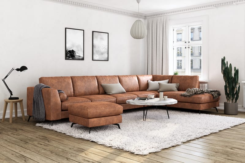 Ocean Lyx 6-sits Högervänd U-formad Soffa med Divan och Schäslong + Fotpall i Konstläder - Brun - Möbler - Soffa - Divansoffa & schäslongsoffa
