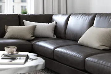 Ocean Lyx 6-sits Vänstervänd U-formad Soffa med Divan och Schäslong + Fotpall i Konstläder - Mörkgrå - Möbler - Soffa - Skinnsoffa