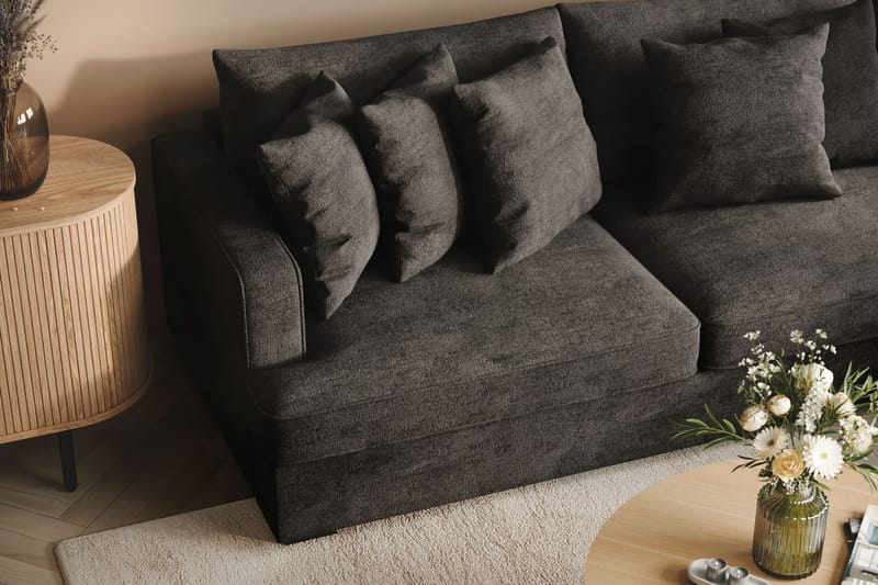 Rossita 4-sits Högervänd L-formad Djup Schäslongsoffa i Chenille - Trenza 01, Svart Chenille - Möbler - Soffa - Divansoffa & schäslongsoffa - 4 sits soffa med divan