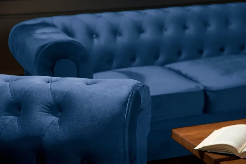 Chesterfield Lyx 2-sits Liten sammetssoffa - Djup soffa 160 cm bred - Blå Sammet - Möbler - Soffa - Howardsoffa