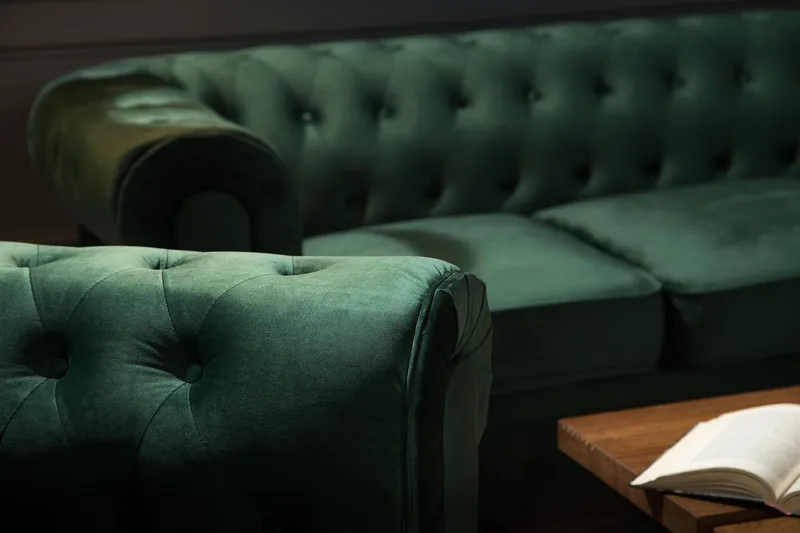 Chesterfield Lyx 3 sits Sammetssoffa - Djup soffa - Grön - Möbler - Soffa - Howardsoffa