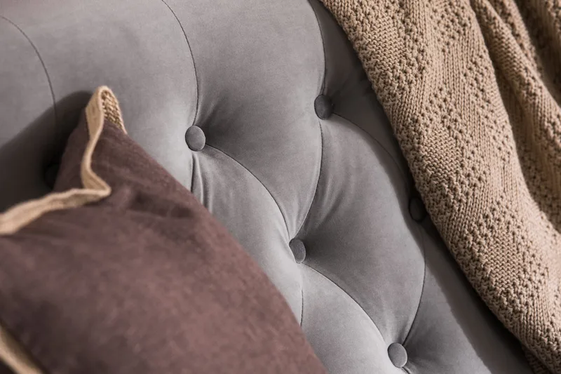 Howard Riviera 2-sits Sammetssoffa - Ljusgrå - Möbler - Soffa - Howardsoffa