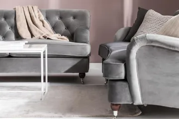 Howard Riviera 3-sits Svängd Sammetssoffa - Ljusgrå - Möbler - Soffa - Howardsoffa