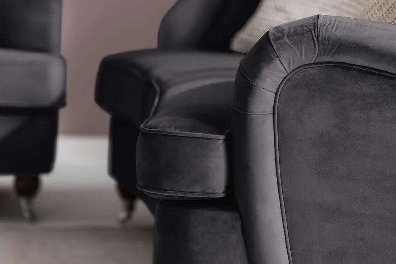 Howard Riviera 3-sits Svängd Sammetssoffa - Mörkgrå - Möbler - Soffa - Howardsoffa