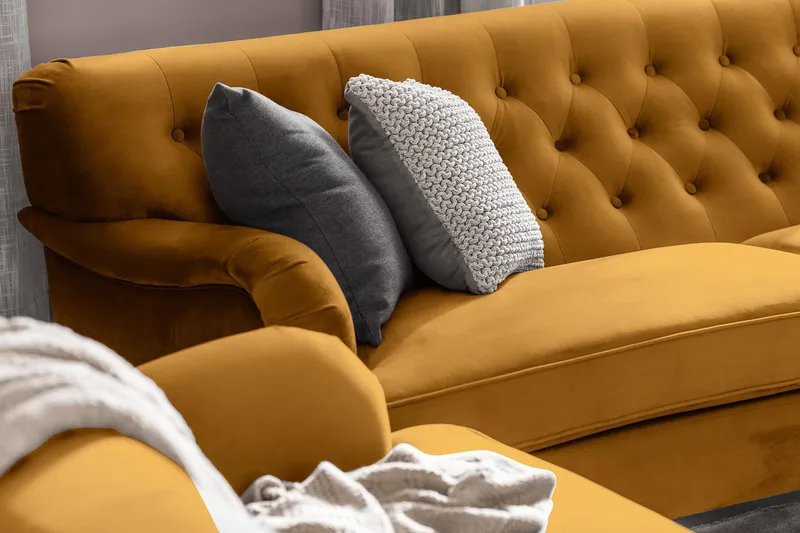 Howard Riviera 3-sits Svängd Sammetssoffa - Mörkgul - Möbler - Soffa - Howardsoffa