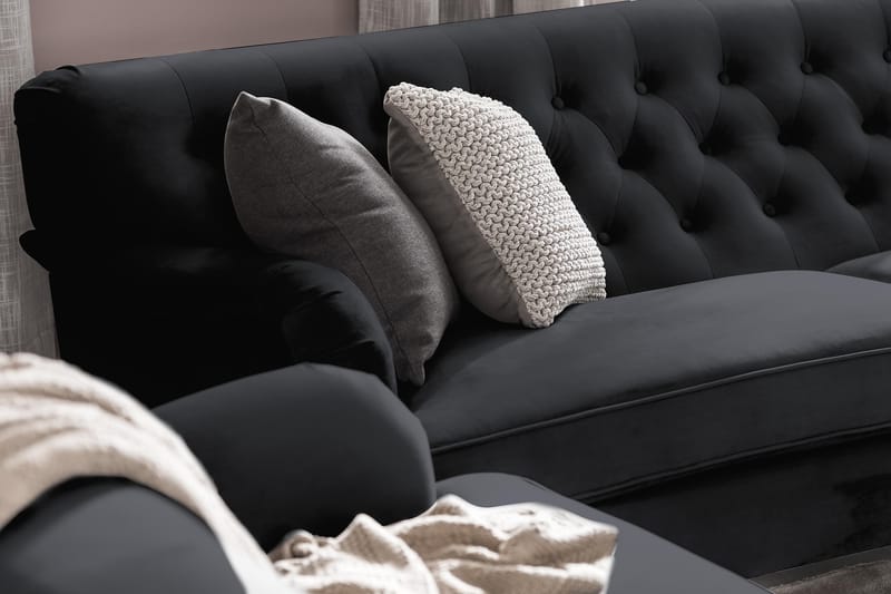 Howard Riviera 3-sits Svängd Sammetssoffa - Svart - Möbler - Soffa - Howardsoffa
