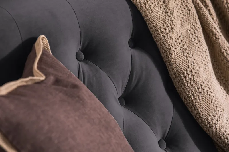 Howard Riviera Soffgrupp 3-sits + 2-sits Soffa + Fåtölj + Fotpall i Sammet - Mörkgrå - Möbler - Soffa - Soffgrupp - Howard soffgrupp