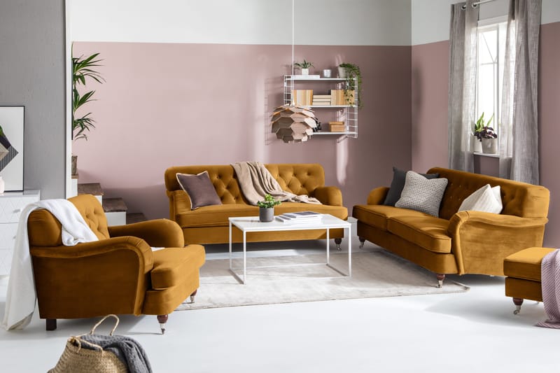 Howard Riviera Soffgrupp 3-sits + 2-sits Soffa + Fåtölj + Fotpall i Sammet - Mörkgul - Möbler - Soffa - Soffgrupp - Howard soffgrupp
