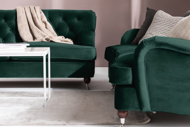 Howard Riviera Soffgrupp Svängd 3-sits + 2-sits Soffa + Fåtölj + Fotpall i Sammet - Grön - Möbler - Soffa - Soffgrupp - Howard soffgrupp