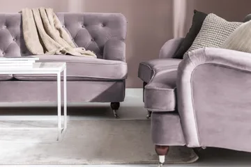 Howard Riviera Soffgrupp Svängd 3-sits + 2-sits Soffa + Fåtölj + Fotpall i Sammet - Lila - Möbler - Soffa - Soffgrupp - Howard soffgrupp