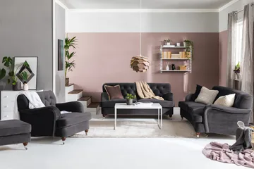 Howard Riviera Soffgrupp Svängd 3-sits + 2-sits Soffa + Fåtölj + Fotpall i Sammet - Mörkgrå - Möbler - Soffa - Soffgrupp - Howard soffgrupp