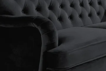 Howard Riviera Soffgrupp Svängd 3-sits + 2-sits Soffa + Fåtölj + Fotpall i Sammet - Svart - Möbler - Soffa - Soffgrupp - Howard soffgrupp