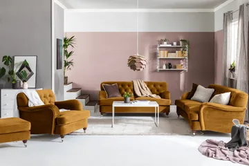 Howard Riviera Soffgrupp Svängd 3-sits + 2-sits Soffa + Fåtölj + Fotpall i Sammet - Mörkgul - Möbler - Soffa - Soffgrupp - Howard soffgrupp