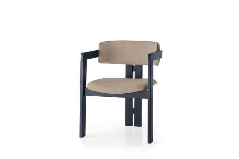 Diontae Karmstol, Svart