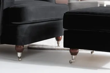 Howard Riviera Fotpall Sammet - Svart - Möbler - Fåtölj & stolar - Pall & puff - Fotpallar