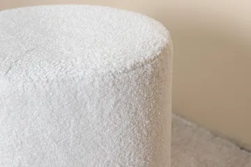 Benji Sittpuff - Benvit - Möbler - Fåtölj & stolar - Pall & puff - Sittpuff