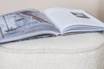 Piff Sittpuff - Benvit - Möbler - Fåtölj & stolar - Pall & puff - Sittpuff