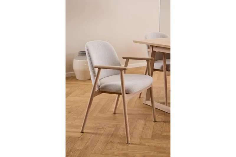 Reciclar Matstol i Bouclé med armstöd i ek trä - Beige - Möbler - Fåtölj & stolar - Matstol & köksstol