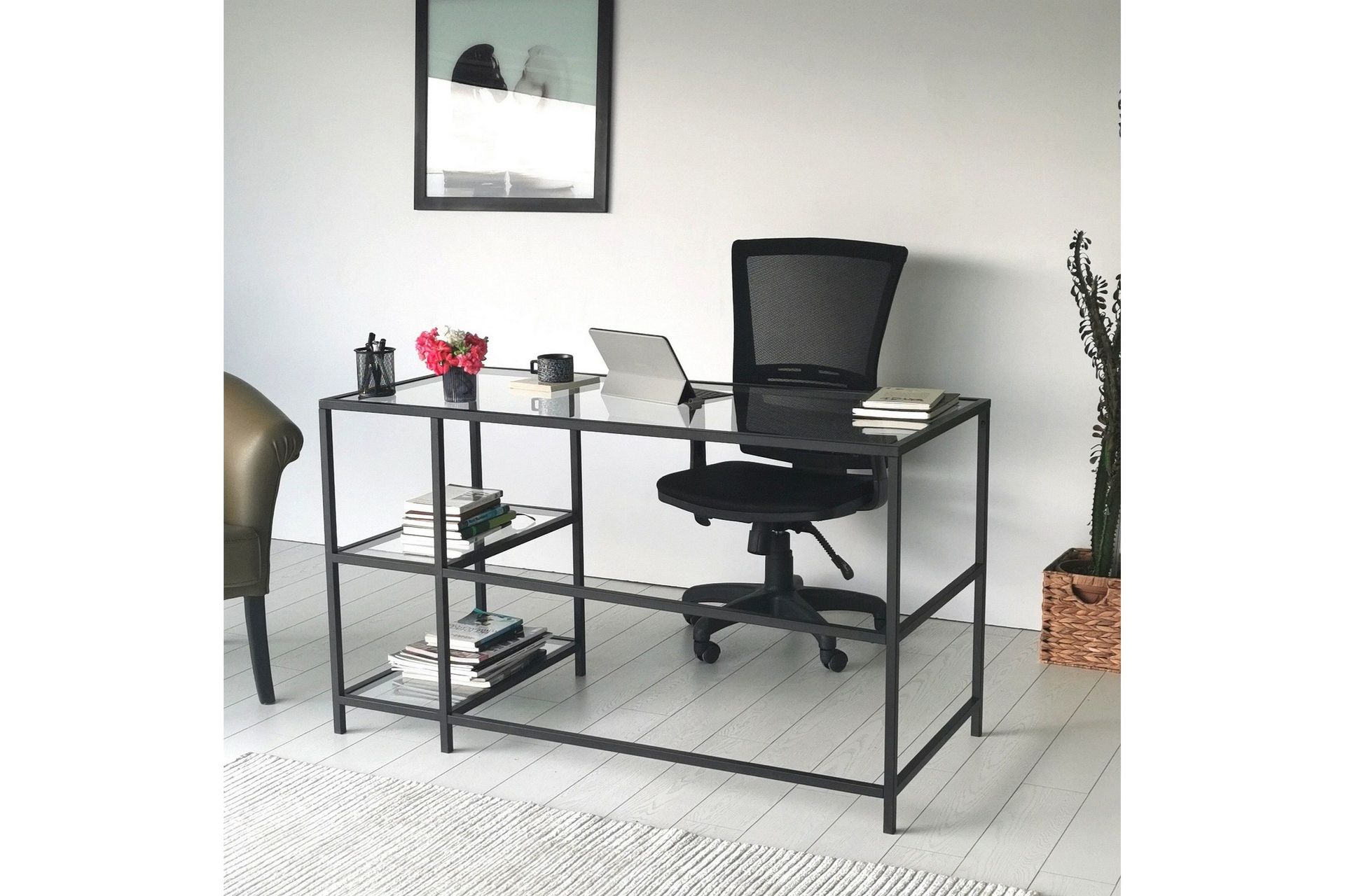 Sabani Skrivbord 130 cm med F&ouml;rvaring 2 Hyllor - Glas/Svart