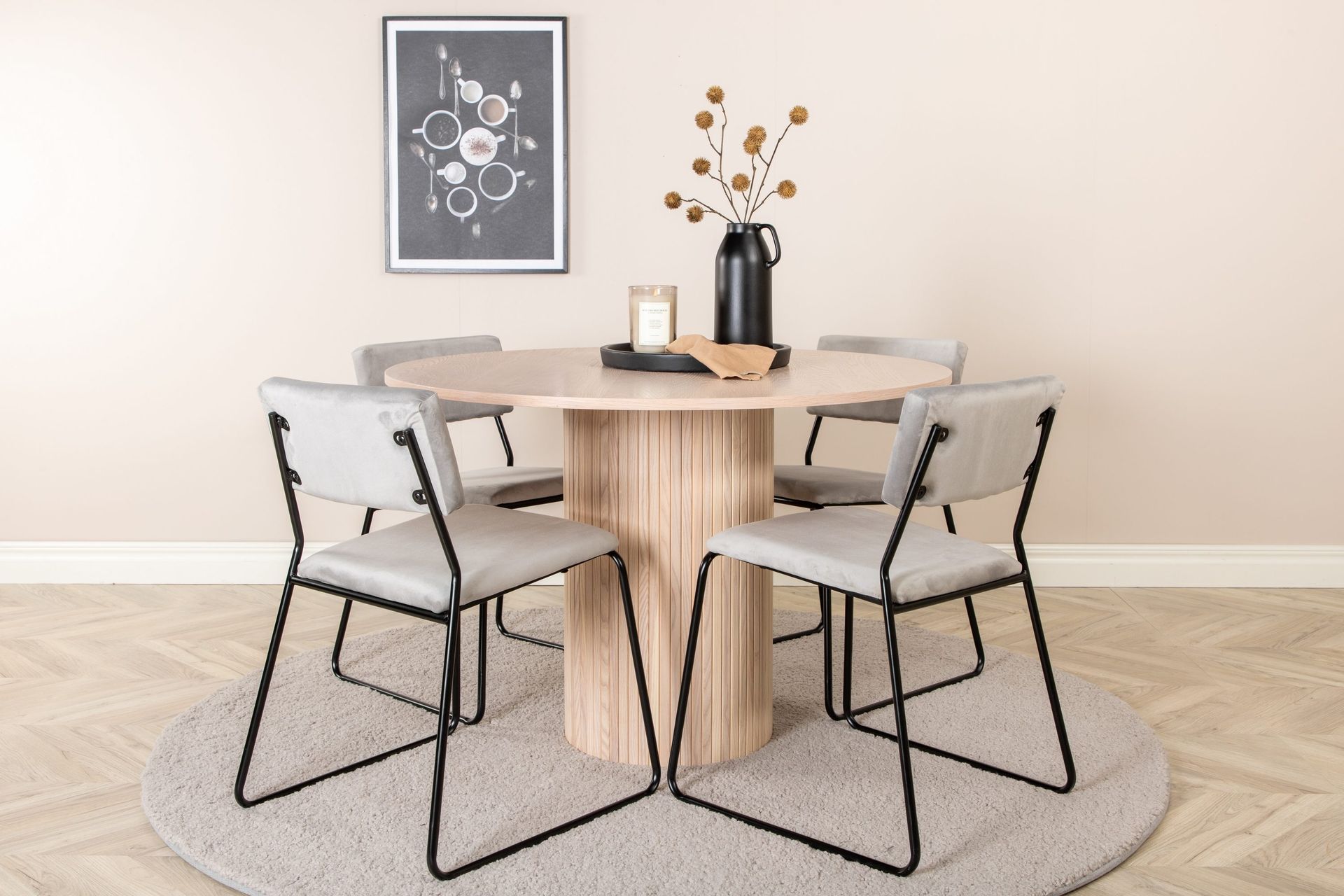 bianca runt matbord med 4st kenth matstol -