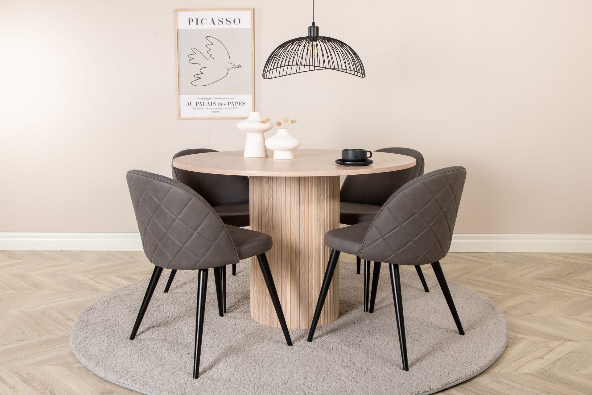 Bianca runt matbord med 4st Velvet matstol -