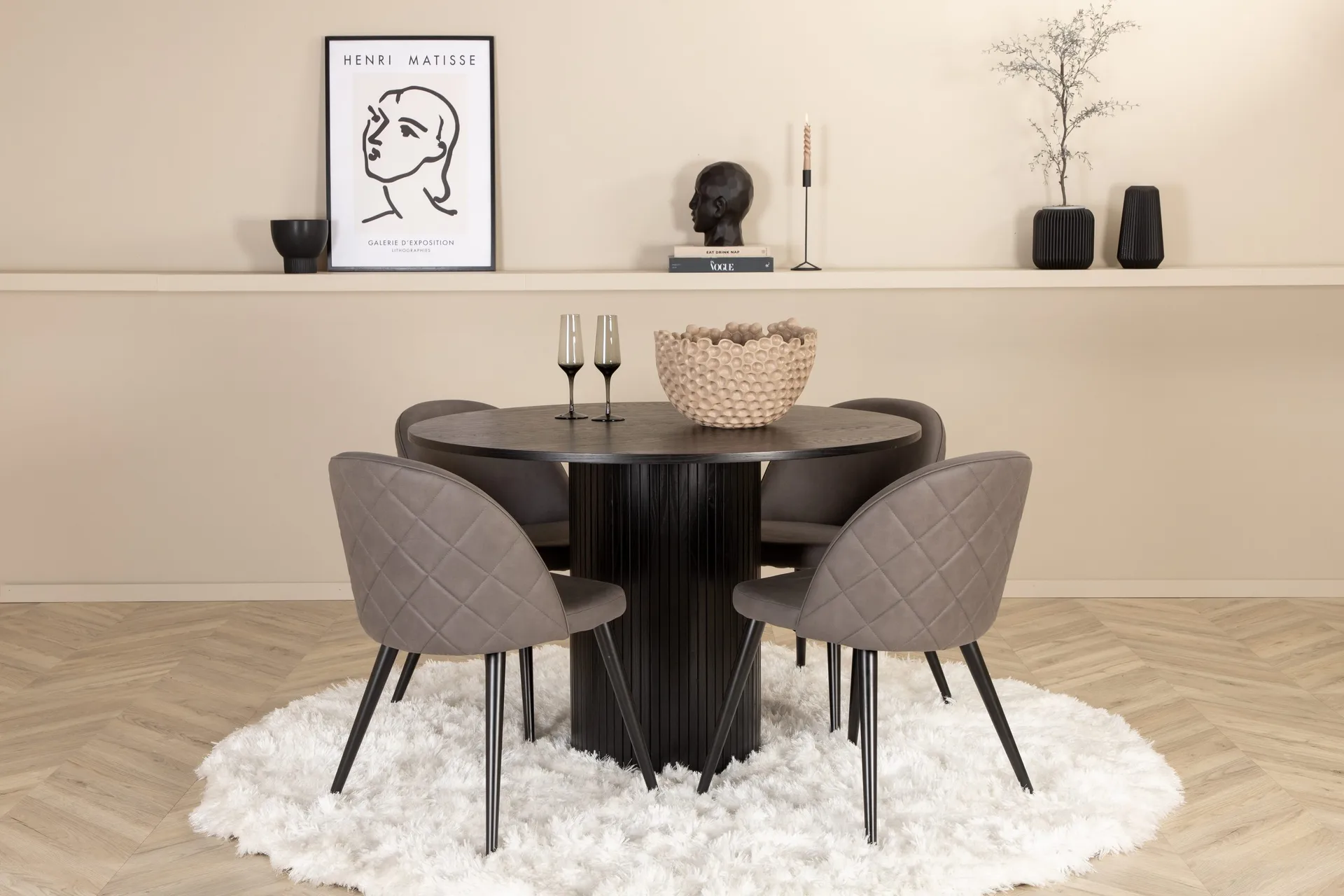 Bianca runt matbord med 4st Velvet matstol -