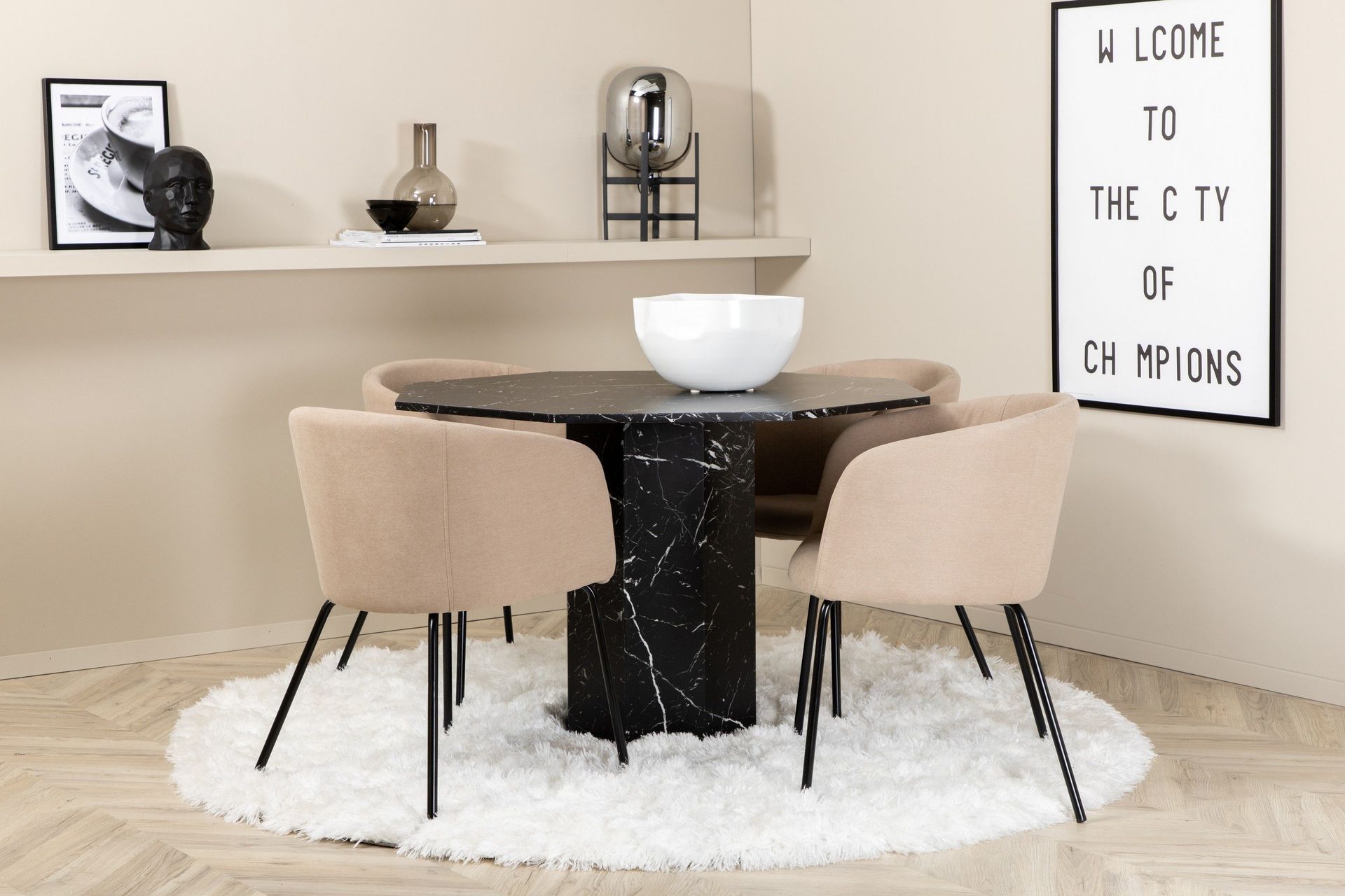 Marbs Matgrupp 110 cm Rund inkl 4 Berita Stolar - Svart/Beige