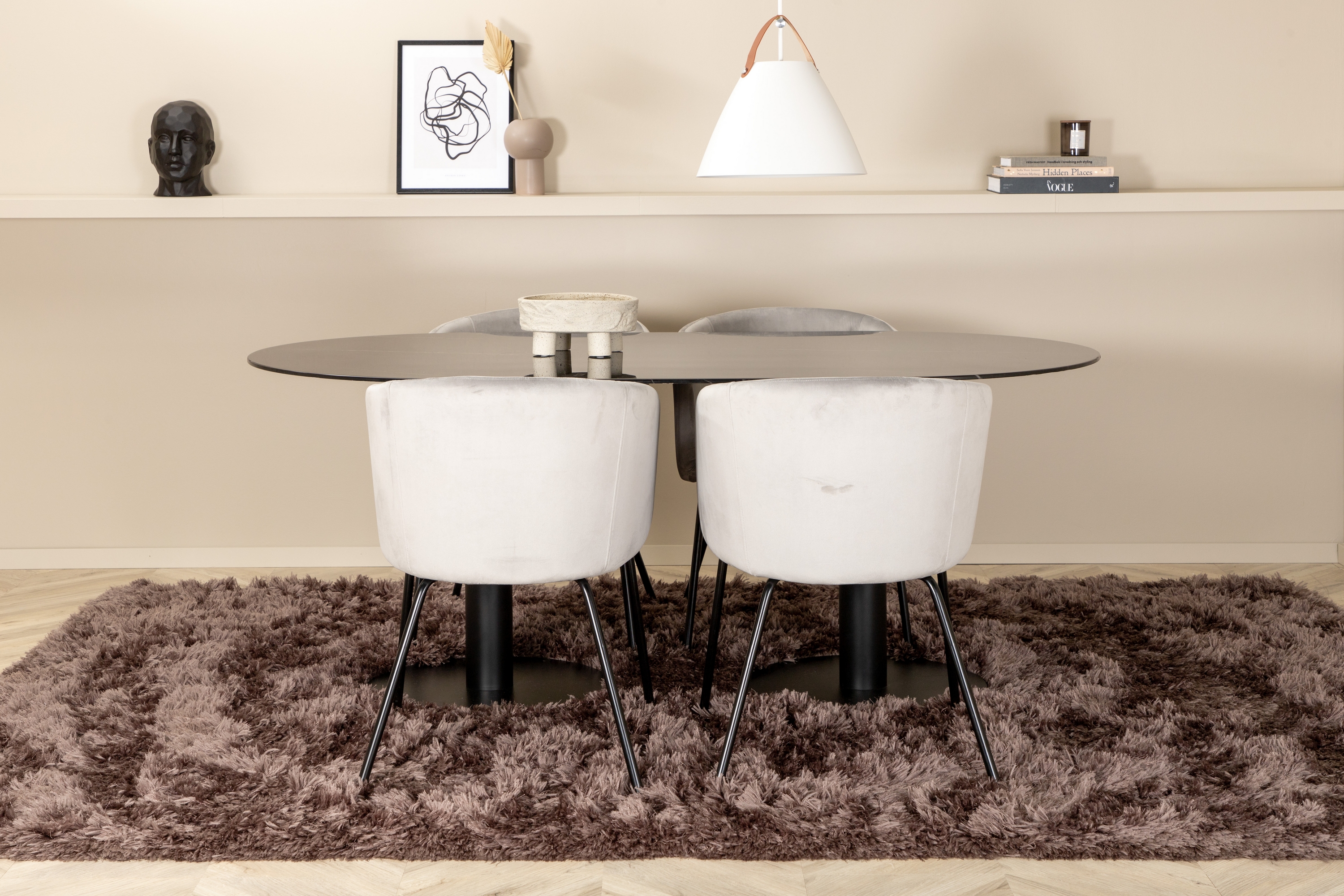 Matgrupp Pilis 180 cm Oval inkl 4 Beraid Sammetsstolar Svart/Grå