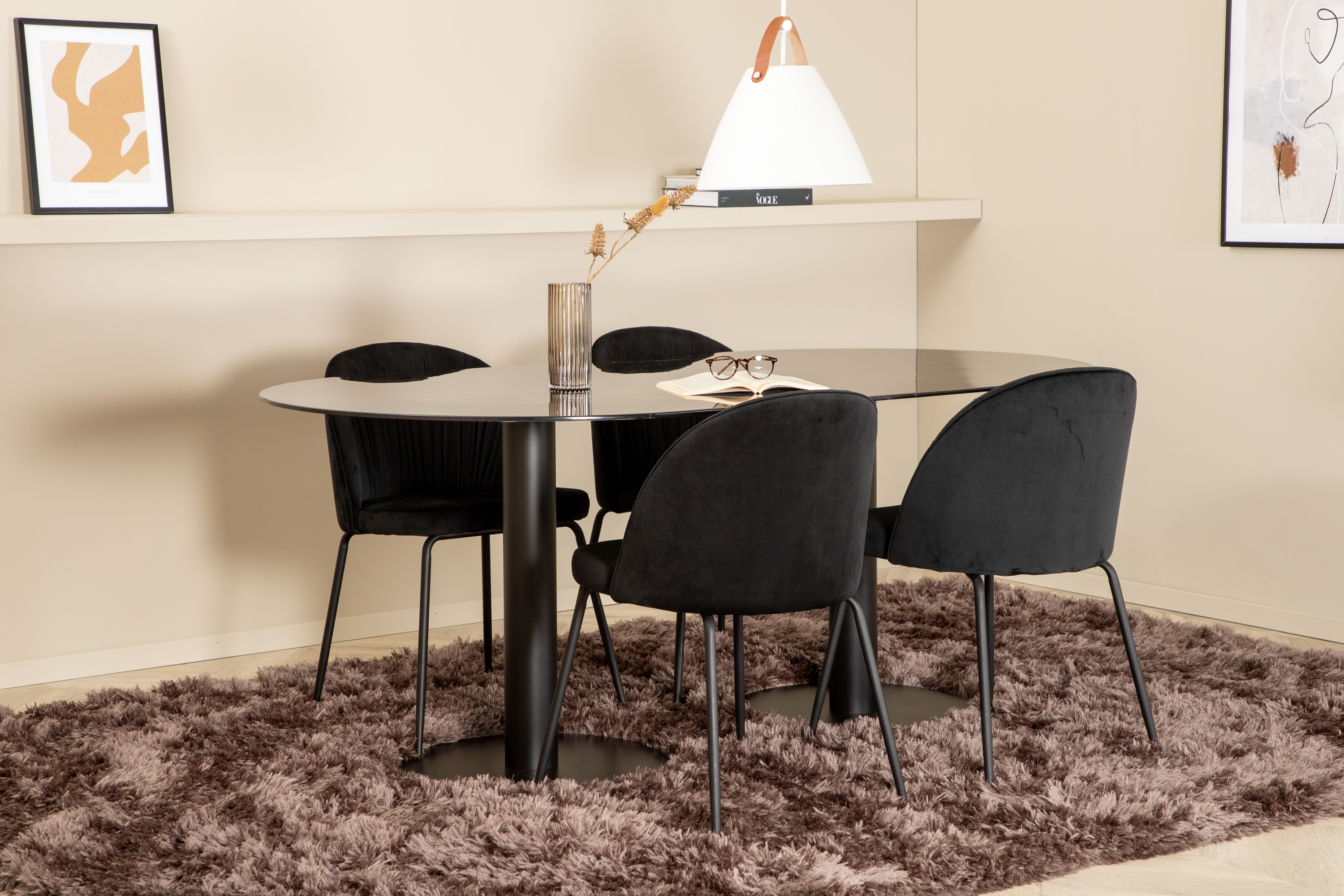 Matgrupp Pilis 180 cm Oval inkl 4 Matanza Stolar Svart