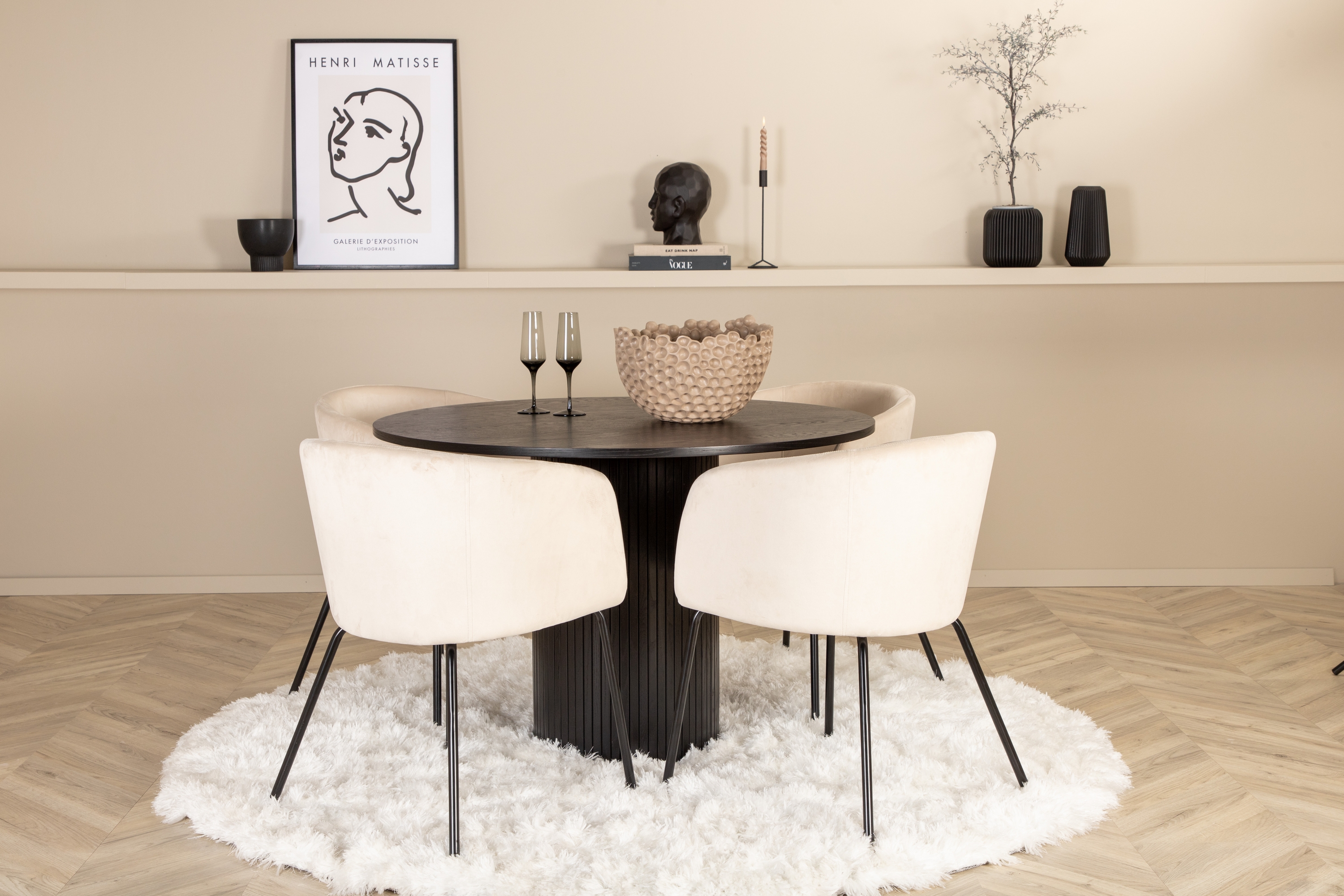 runt bianca matbord med 4st berit matstol -