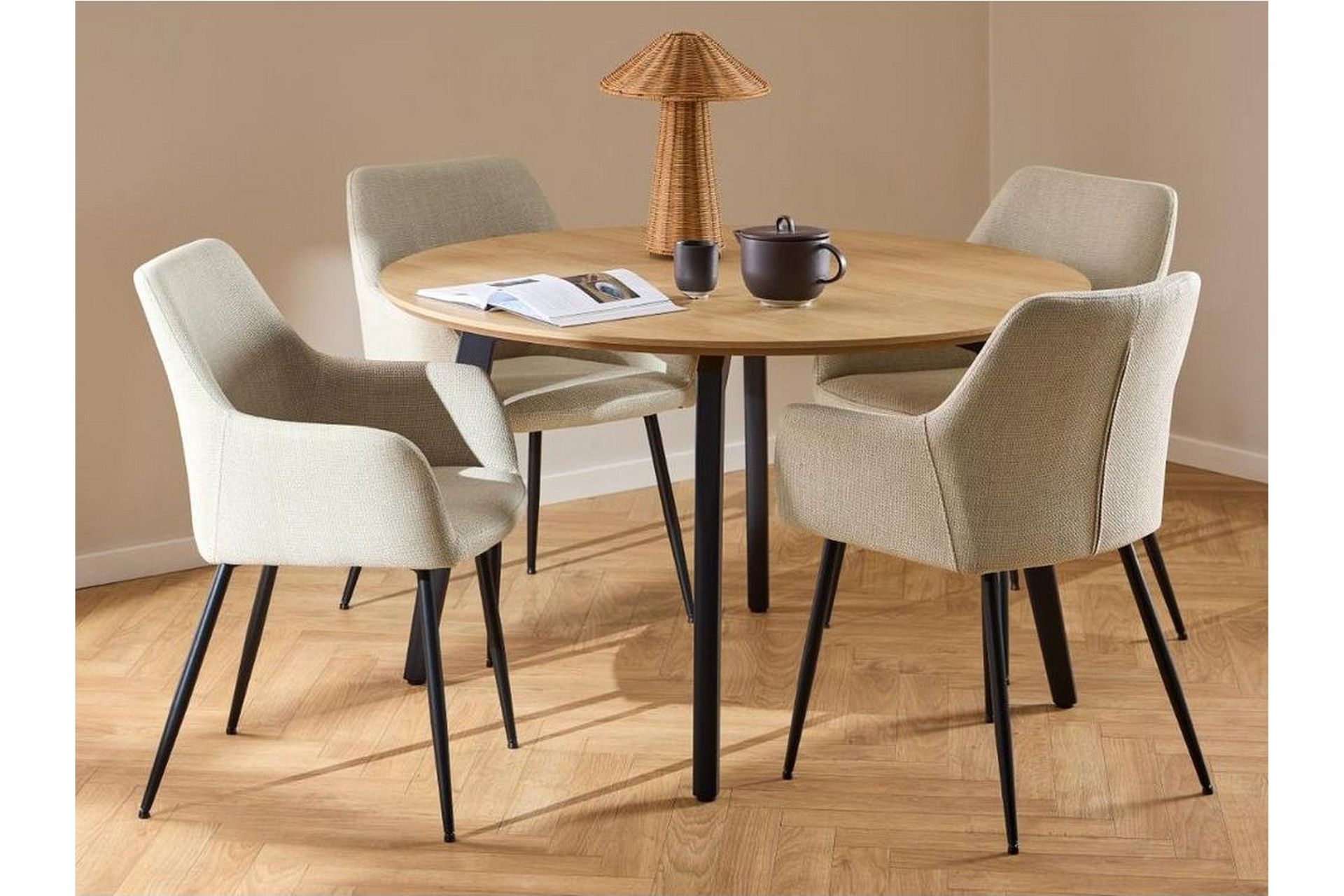 Motona Matgrupp Rund 120 cm + 4 st Nielsby Matstolar - Svart/Beige
