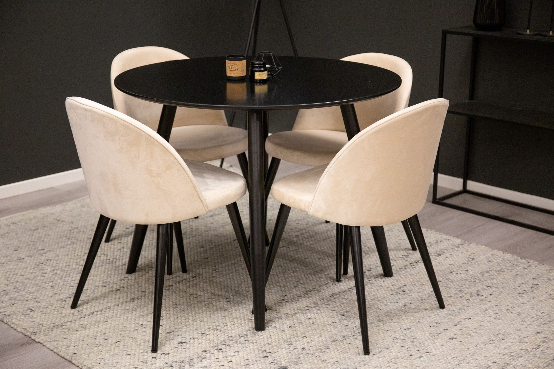 plaza matgrupp 100 cm rund med 4 velvet stolar - beige