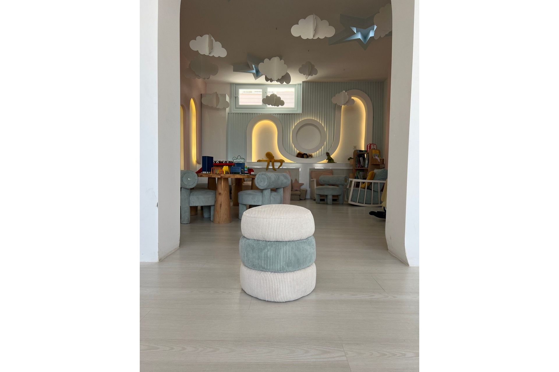 Gisele Sittpuff 36 cm - Bl&aring;/Vit