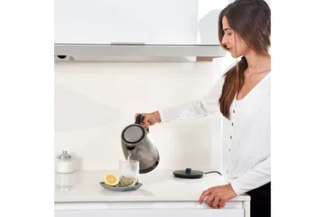 Vattenkokare Black+Decker 2200W 1.7L Borstat Rostfritt Stål - Silver - Servering & matlagning - Köksmaskin - Värma & koka - Vattenkokare