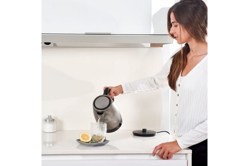 Vattenkokare Black+Decker 2200W 1.7L Borstat Rostfritt Stål - Silver - Servering & matlagning - Köksmaskin - Värma & koka - Vattenkokare