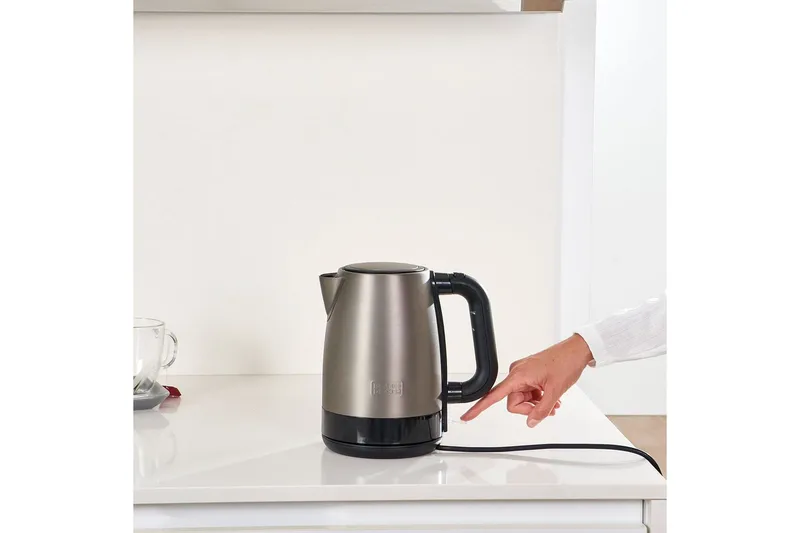 Vattenkokare Black+Decker 2200W 1.7L Borstat Rostfritt Stål - Silver - Servering & matlagning - Köksmaskin - Värma & koka - Vattenkokare