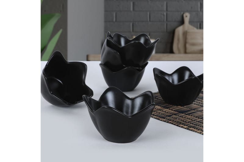 Djup Tallrik Gembira, Mattsvart