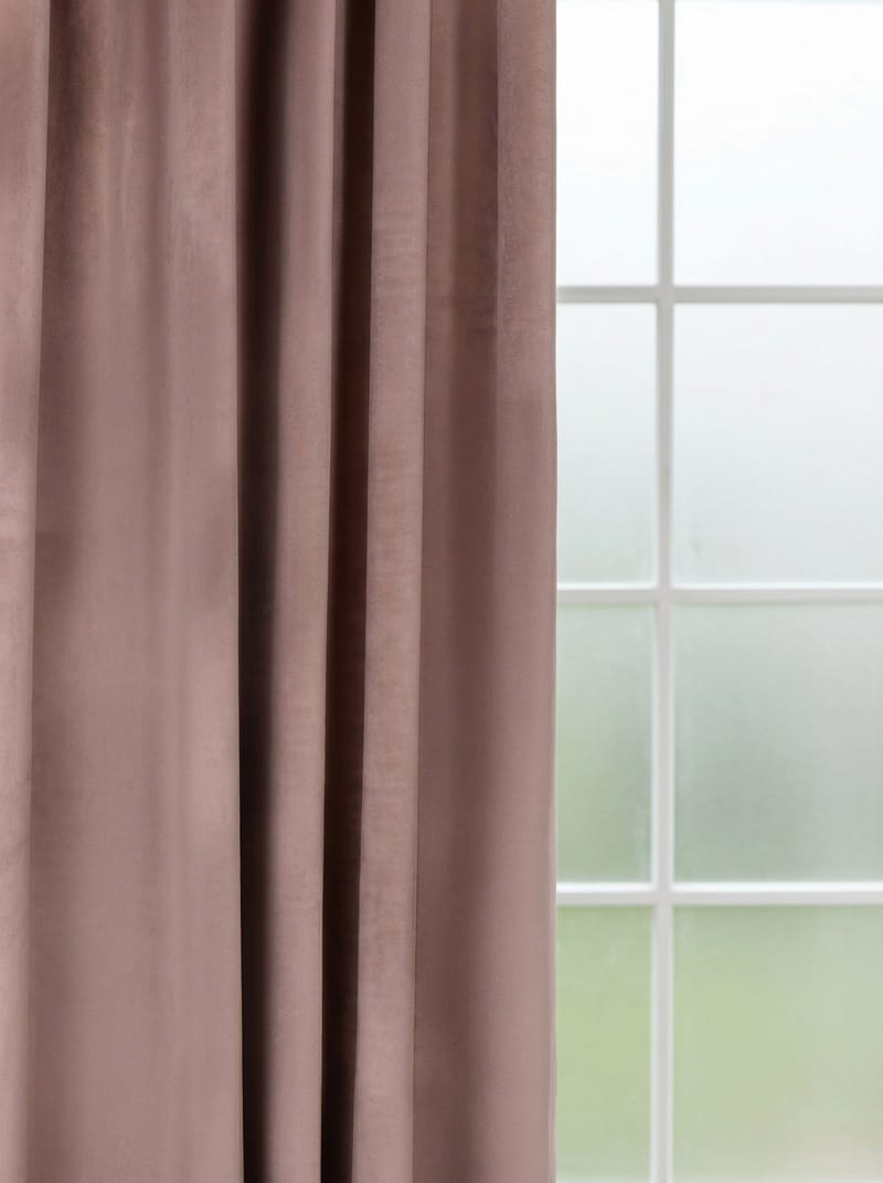Gardin Saga 140x240 cm - Dusty Pink - Textil & mattor - Gardiner - Gardinlängder - Öljettgardiner
