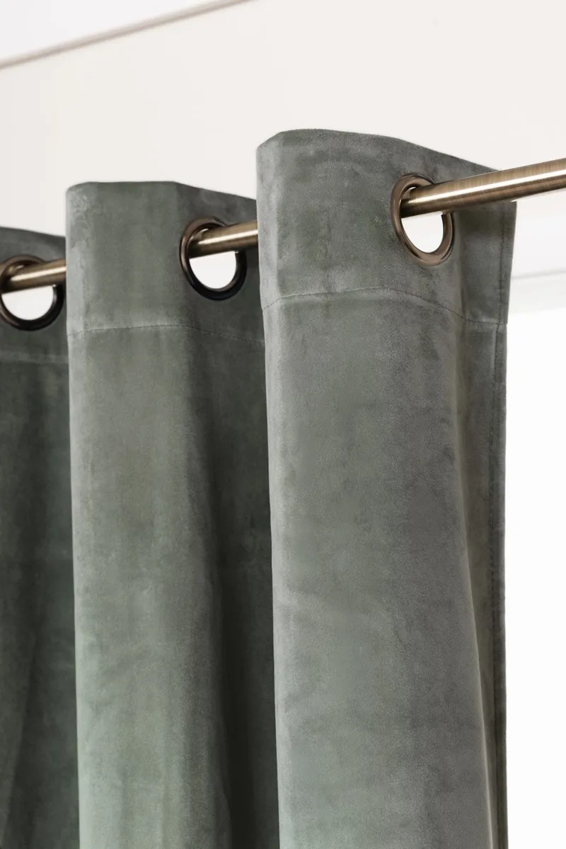 Gardin Saga 140x240 cm - Emerald Green - Textil & mattor - Gardiner - Gardinlängder - Öljettgardiner