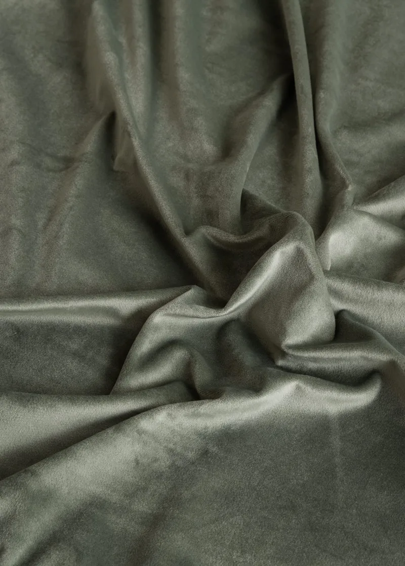 Gardin Saga 140x240 cm - Emerald Green - Textil & mattor - Gardiner - Gardinlängder - Öljettgardiner