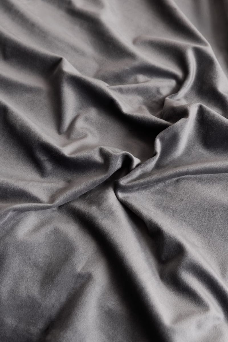 Gardin Saga 140x240 cm - Grey - Textil & mattor - Gardiner - Gardinlängder - Öljettgardiner