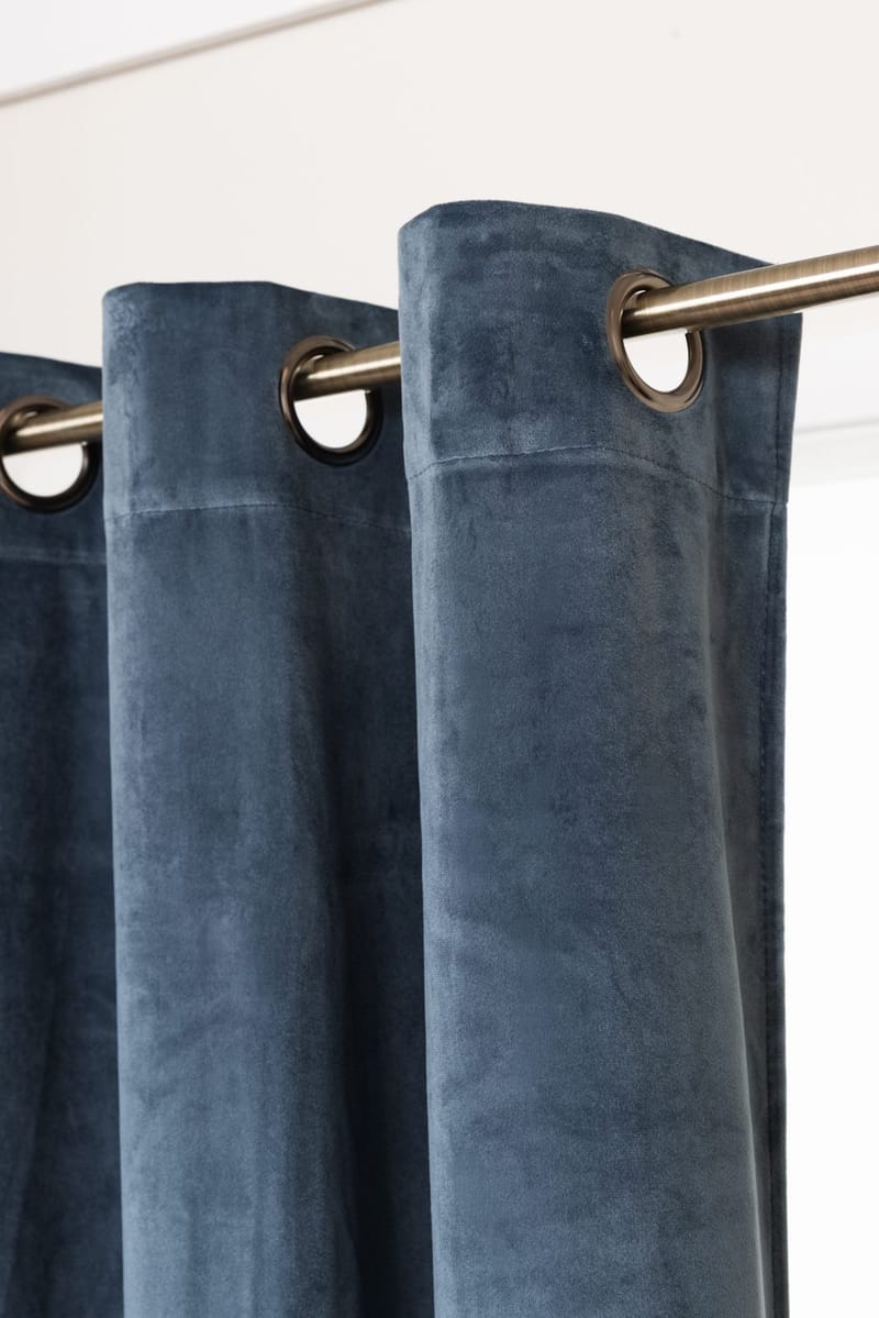 Gardin Saga 140x240 cm - Indigo Blue - Textil & mattor - Gardiner - Gardinlängder - Öljettgardiner