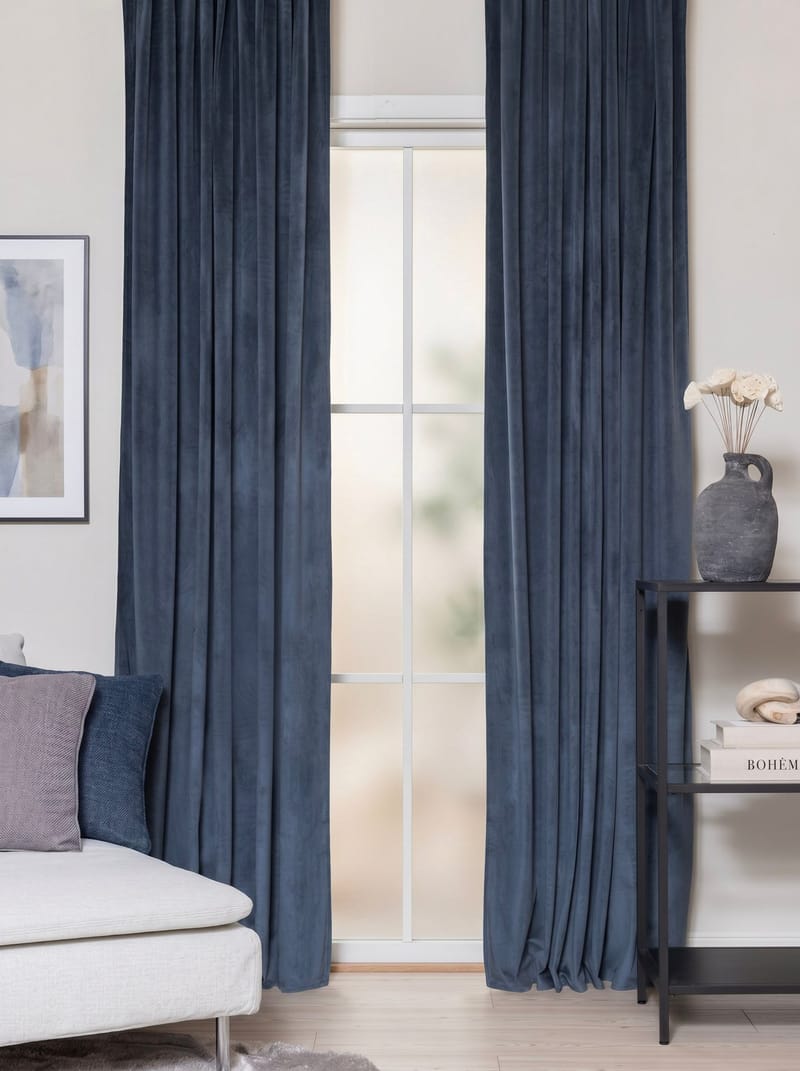 Gardin Saga 140x240 cm - Indigo Blue - Textil & mattor - Gardiner - Gardinlängder - Öljettgardiner