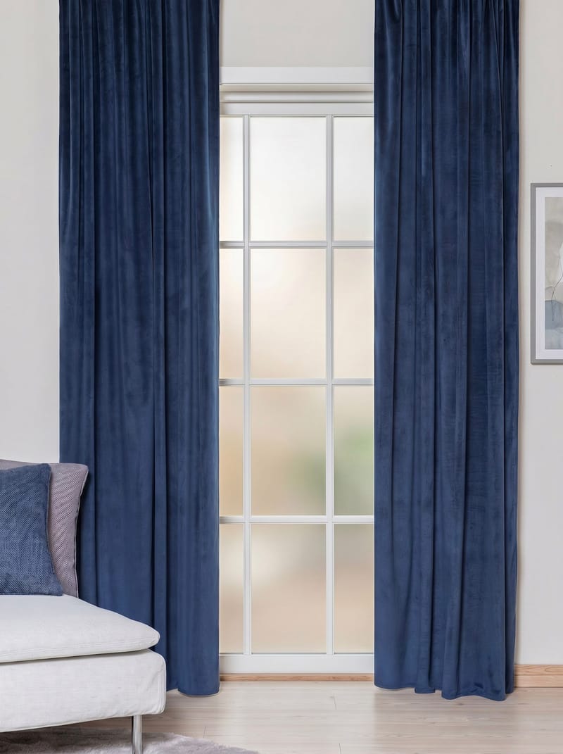 Gardin Saga 140x240 cm - Royal Blue - Textil & mattor - Gardiner - Gardinlängder - Öljettgardiner