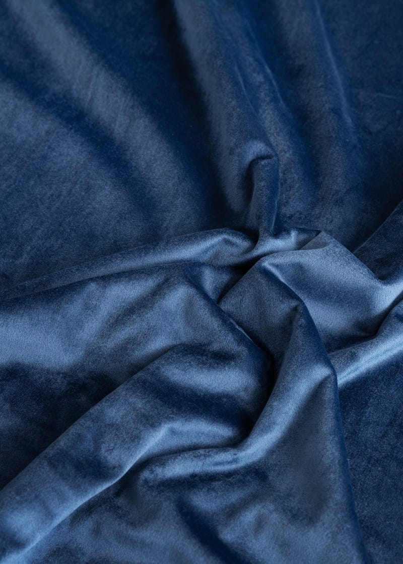 Gardin Saga 140x240 cm - Royal Blue - Textil & mattor - Gardiner - Gardinlängder - Öljettgardiner