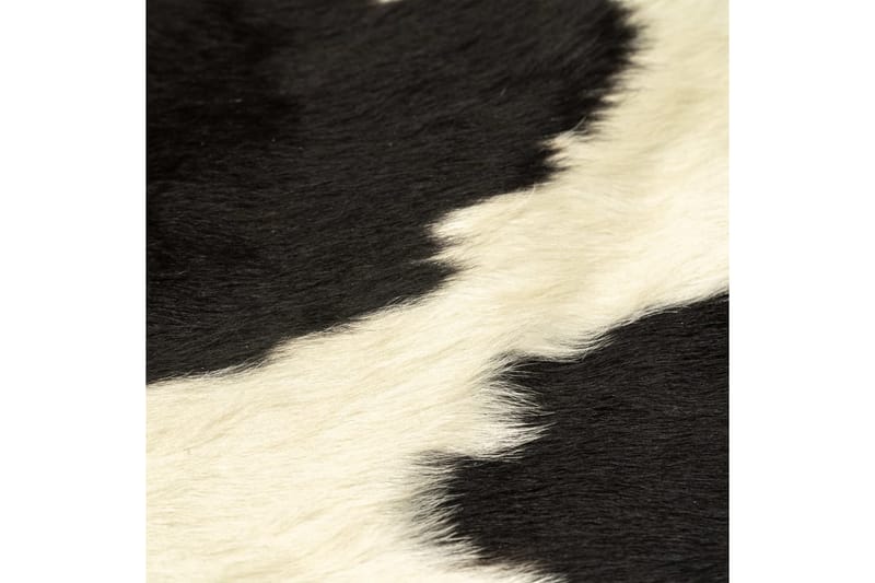 Matta äkta kohud svart och vit 150x170 cm - Svart - Koskinn
