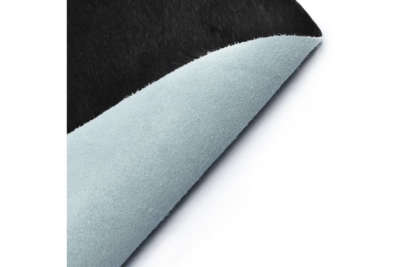 Matta äkta kohud svart och vit 150x170 cm - Svart - Koskinn