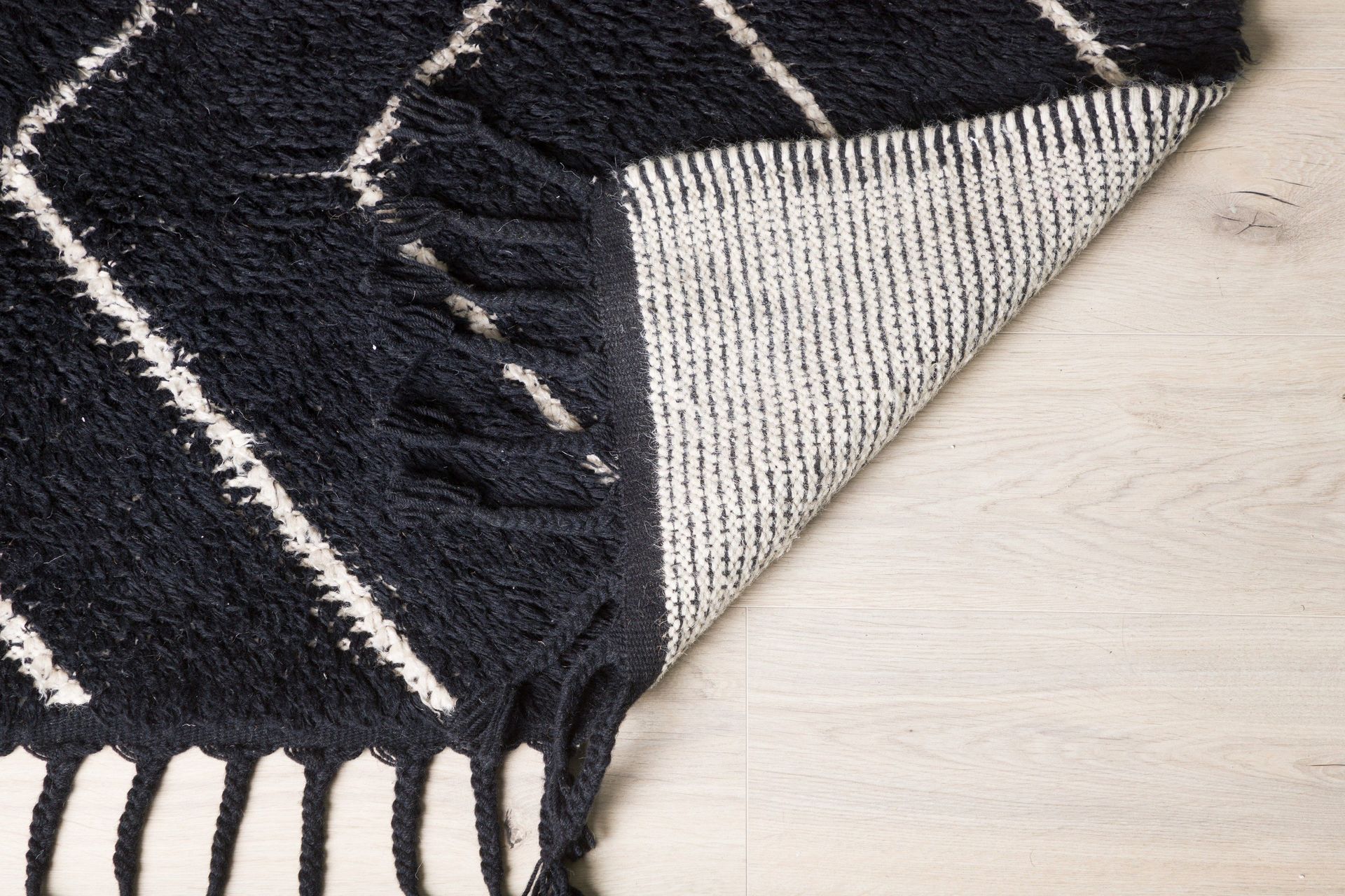 David Ullmatta 160x230 cm - Svart